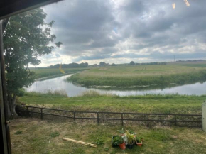 Riverside Log Cabin 3 bedrooms sleeps 6